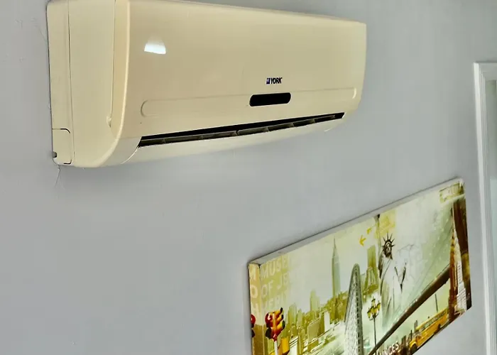 Ape Na Tupi Com Ar Condicionado Nos Quartos E Sala, Garagem E A 100M Da Praia