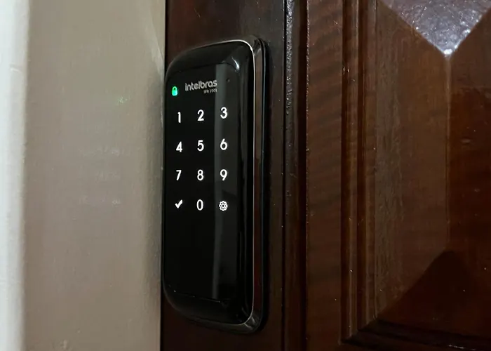 Ape Na Tupi Com Ar Condicionado Nos Quartos E Sala, Garagem E A 100M Da Praia